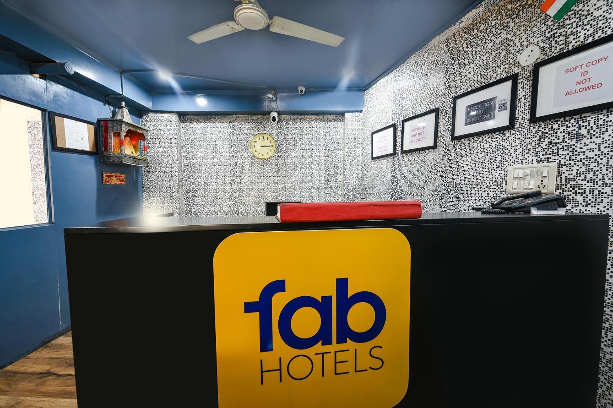 Fabhotel Model Town Nova Deli Exterior foto